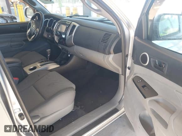 ✅ 2015 Toyota Tacoma • VIN: 3TMMU4FN7FM082699 • Lot: 42860186. Listed on IAAI with 146,871 mi. Free auction sales archive from the USA and detailed vehicle history report at DreamBid. Image 5.