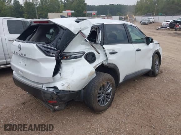 ✅ 2025 Nissan Rogue S • VIN: 5N1BT3AA5SC870235 • Lot: 43240879. Listed on IAAI with 3,432 mi. Free auction sales archive from the USA and detailed vehicle history report at DreamBid. Image 4.