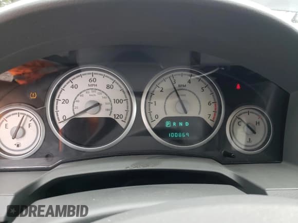 ✅ 2010 Chrysler Town & Country LX • VIN: 2A4RR2D10AR405644 • Lot: 69769295. Wystawiony na Copart z przebiegiem 100 869 mil. Bezpłatny archiwum sprzedaży aukcyjnych z USA i szczegółowy raport historii pojazdu na DreamBid. Zdjęcie 9.