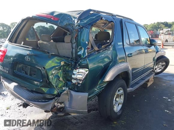 ✅ 2002 Toyota Sequoia SR5 • VIN: 5TDZT34A92S058580 • Lot: 42547428. Listed on IAAI with 367,599 mi. Free auction sales archive from the USA and detailed vehicle history report at DreamBid. Image 4.