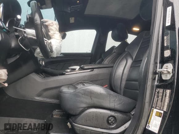 ✅ 2016 Mercedes-Benz GLE 63 S AMG • VIN: 4JGED7FB5GA033281 • Lot: 86123765. Wystawiony na Copart z przebiegiem 83 228 mil. Bezpłatny archiwum sprzedaży aukcyjnych z USA i szczegółowy raport historii pojazdu na DreamBid. Zdjęcie 7.