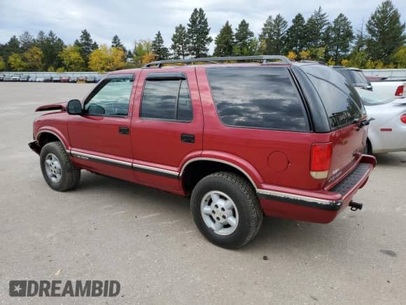 1997 Chevrolet Blazer LS z VIN 1GNDT13WXV2180296, wystawiony jako Copart lot #75976434 z przebiegiem 85 247 mil mil oraz Szkoda całkowita • Salvage title. Historia ofert i sprzedaży dostępna na DreamBid. Obrazek 2.