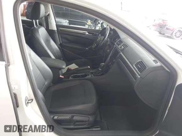 ✅ 2016 Volkswagen Passat SE • VIN: 1VWBS7A33GC040938 • Lot: 43887513. Wystawiony na IAAI z przebiegiem 167 884 mil. Bezpłatny archiwum sprzedaży aukcyjnych z USA i szczegółowy raport historii pojazdu na DreamBid. Zdjęcie 5.