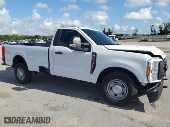 ✅ 2023 Ford F-250 XL • VIN: 1FTBF2AA5PEE21669 • Лот: 65799754. Опубликован ранее на Copart с пробегом Не указан. Бесплатный доступ к архиву аукционных продаж из США и подробный отчёт об истории автомобиля на DreamBid. Изображение 4.