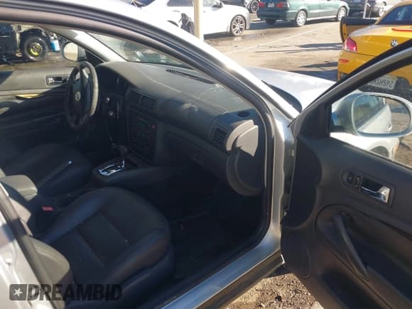 ✅ 2005 Volkswagen Passat GLS • VIN: WVWAD63B95E061561 • Lot: 43868707. Listed on IAAI with 125,479 mi. Free auction sales archive from the USA and detailed vehicle history report at DreamBid. Image 5.