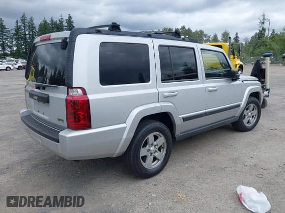 ✅ 2007 Jeep Commander Sport • VIN: 1J8HG48P47C556787 • Lot: 42695897. Listed on IAAI with 146,272 mi. Free auction sales archive from the USA and detailed vehicle history report at DreamBid. Image 4.