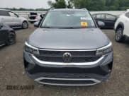✅ 2023 Volkswagen Taos SE • VIN: 3VVNX7B20PM307122 • Лот: 67705275. Опубликован ранее на Copart с пробегом 21 442 миль. Бесплатный доступ к архиву аукционных продаж из США и подробный отчёт об истории автомобиля на DreamBid. Изображение 5.