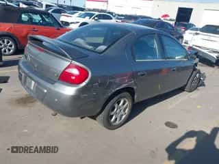 2005 Dodge Neon SXT z VIN 1B3ES56C95D221418, wystawiony jako IAAI lot #42353948 z przebiegiem 128 537 mil mil oraz . Historia ofert i sprzedaży dostępna na DreamBid. Obrazek 4.