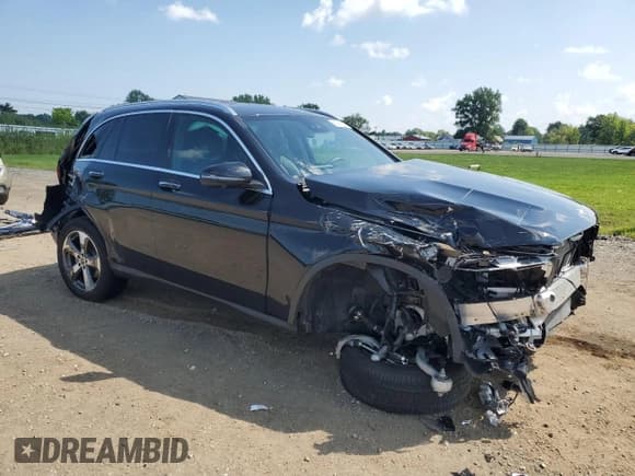 ✅ 2022 Mercedes-Benz GLC 300 • VIN: W1N0G8EB9NG109357 • Lot: 68942285. Wystawiony na Copart z przebiegiem 9 938 mil. Bezpłatny archiwum sprzedaży aukcyjnych z USA i szczegółowy raport historii pojazdu na DreamBid. Zdjęcie 4.