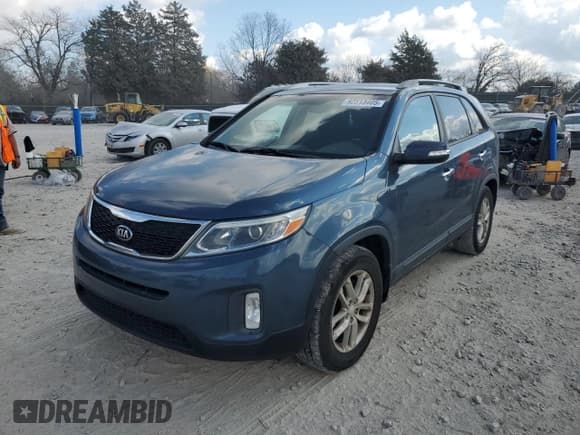 ✅ 2014 Kia Sorento LX • VIN: 5XYKT3A62EG529715 • Lot: 92513405. Listed on Copart with 141,117 mi. Free auction sales archive from the USA and detailed vehicle history report at DreamBid. Image 1.