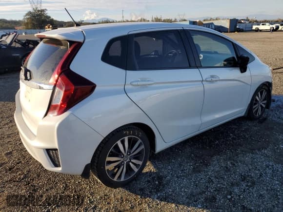 ✅ 2017 Honda Fit EX • VIN: JHMGK5H70HS012252 • Lot: 93689165. Listed on Copart with 117,356 mi. Free auction sales archive from the USA and detailed vehicle history report at DreamBid. Image 3.