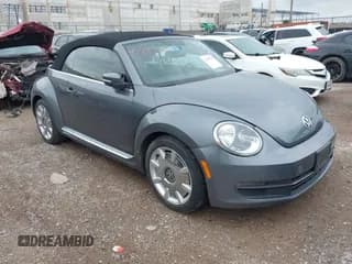 ✅ 2013 Volkswagen Beetle 2.5L • VIN: 3VW5X7ATXDM813283 • Lot: 42489711. Wystawiony na IAAI z przebiegiem 69 821 mil. Bezpłatny archiwum sprzedaży aukcyjnych z USA i szczegółowy raport historii pojazdu na DreamBid. Zdjęcie 1.