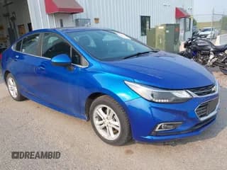 ✅ 2018 Chevrolet Cruze LT • VIN: 1G1BE5SM0J7188365 • Lot: 42943230. Wystawiony na IAAI z przebiegiem 95 235 mil. Bezpłatny archiwum sprzedaży aukcyjnych z USA i szczegółowy raport historii pojazdu na DreamBid. Zdjęcie 1.