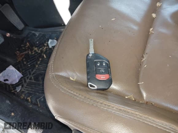 ✅ 2020 Jeep Gladiator Overland • VIN: 1C6HJTFG4LL169647 • Lot: 41339933. Listed on IAAI with 85,246 mi. Free auction sales archive from the USA and detailed vehicle history report at DreamBid. Image 11.