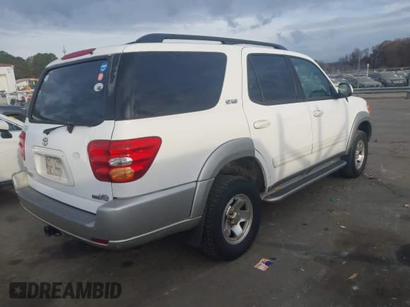 ✅ 2002 Toyota Sequoia SR5 • VIN: 5TDZT34A52S128205 • Lot: 43780619. Listed on IAAI with 270,701 mi. Free auction sales archive from the USA and detailed vehicle history report at DreamBid. Image 4.