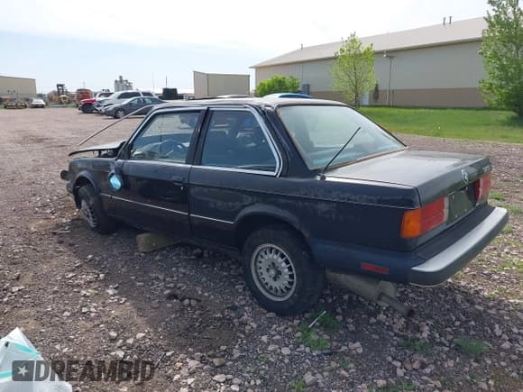 ✅ 1987 BMW 3 Series 325 • VIN: WBAAB5402H9806075 • Лот: 42260920. Опубликован ранее на IAAI с пробегом 204 915 миль. Бесплатный доступ к архиву аукционных продаж из США и подробный отчёт об истории автомобиля на DreamBid. Изображение 3.