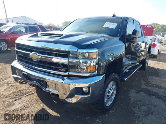 ✅ 2018 Chevrolet Silverado 2500HD LT • VIN: 1GC1KVEY4JF188031 • Лот: 43051947. Опубликован ранее на IAAI с пробегом 131 050 миль. Бесплатный доступ к архиву аукционных продаж из США и подробный отчёт об истории автомобиля на DreamBid. Изображение 2.