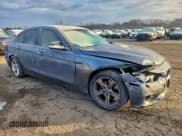 ✅ 2015 BMW 3 Series 328i xDrive • VIN: WBA3B5G55FNS15727 • Lot: 95393305. Wystawiony na Copart z przebiegiem 181 224 mil. Bezpłatny archiwum sprzedaży aukcyjnych z USA i szczegółowy raport historii pojazdu na DreamBid. Zdjęcie 4.