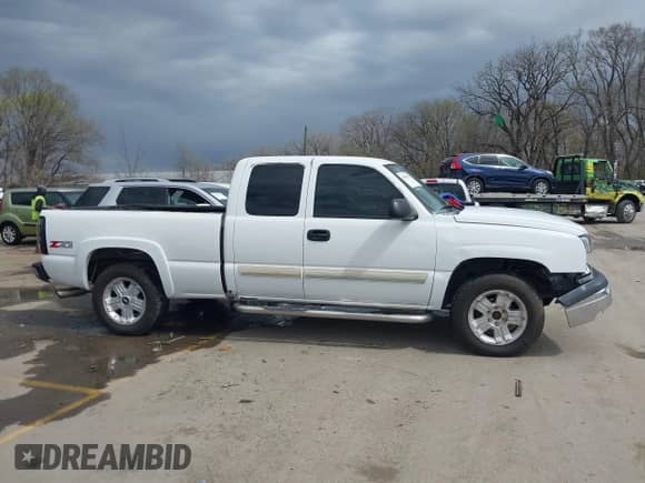 2004 Chevrolet Silverado 1500 with VIN 2GCEK19T541307676, listed as a IAAI auction lot 41864501 with 220,593 mi miles and . Bid and sale history available at DreamBid. Image 14.