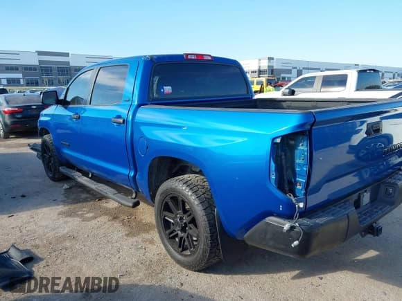✅ 2018 Toyota Tundra SR5 • VIN: 5TFEM5F11JX126867 • Lot: 43437208. Listed on IAAI with Not provided. Free auction sales archive from the USA and detailed vehicle history report at DreamBid. Image 3.
