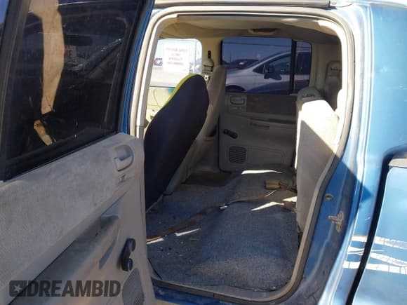 ✅ 2004 Dodge Dakota Sport • VIN: 1D7HL38K54S639797 • Lot: 43554673. Wystawiony na IAAI z przebiegiem 174 717 mil. Bezpłatny archiwum sprzedaży aukcyjnych z USA i szczegółowy raport historii pojazdu na DreamBid. Zdjęcie 8.