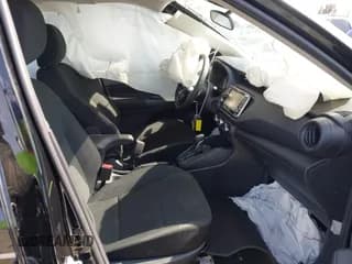 ✅ 2025 Nissan Kicks Play S • VIN: 3N1CP5BV2SL475950 • Lot: 42574532. Wystawiony na IAAI z przebiegiem 579 mil. Bezpłatny archiwum sprzedaży aukcyjnych z USA i szczegółowy raport historii pojazdu na DreamBid. Zdjęcie 5.