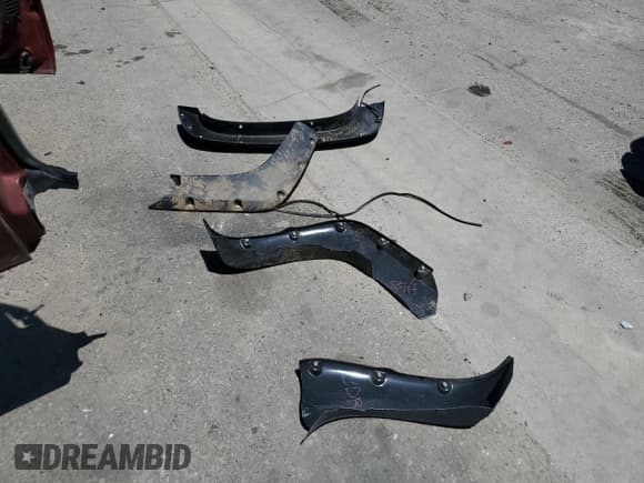 ✅ 1998 GMC Sierra 1500 • VIN: 1GTEK19R1WR511373 • Лот: 60080685. Опубликован ранее на Copart с пробегом 178 199 миль. Бесплатный доступ к архиву аукционных продаж из США и подробный отчёт об истории автомобиля на DreamBid. Изображение 12.