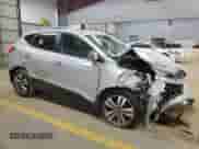 2015 Hyundai Tucson SE z VIN KM8JUCAG3FU957886, wystawiony jako Copart lot #63208454 z przebiegiem 162 638 mil mil oraz Szkoda całkowita • Salvage title. Historia ofert i sprzedaży dostępna na DreamBid. Obrazek 4.