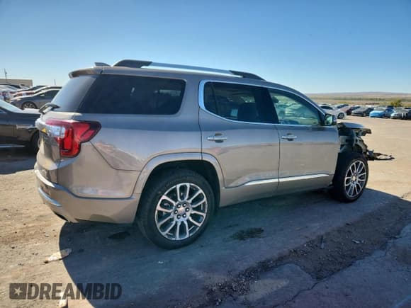 ✅ 2023 GMC Acadia Denali • VIN: 1GKKNXLS6PZ166940 • Lot: 90476715. Wystawiony na Copart z przebiegiem 21 236 mil. Bezpłatny archiwum sprzedaży aukcyjnych z USA i szczegółowy raport historii pojazdu na DreamBid. Zdjęcie 3.