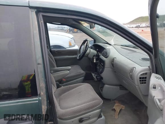 ✅ 1998 Dodge Caravan SE • VIN: 1B4GT44L5WB753714 • Lot: 43900515. Listed on IAAI with Not provided. Free auction sales archive from the USA and detailed vehicle history report at DreamBid. Image 5.