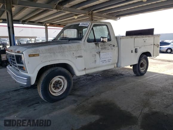 ✅ 1985 Ford F-250 • VIN: 1FDHF27L4FPA60775 • Лот: 52004635. Опубликован ранее на Copart с пробегом 73 773 миль. Бесплатный доступ к архиву аукционных продаж из США и подробный отчёт об истории автомобиля на DreamBid. Изображение 1.