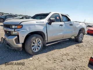 ✅ 2021 Chevrolet Silverado 1500 Custom • VIN: 1GCRWBEK1MZ343879 • Lot: 82342645. Wystawiony na Copart z przebiegiem Nie podano. Bezpłatny archiwum sprzedaży aukcyjnych z USA i szczegółowy raport historii pojazdu na DreamBid. Zdjęcie 1.