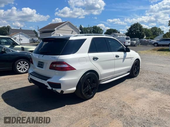 ✅ 2014 Mercedes-Benz M 63 AMG • VIN: 4JGDA7EB6EA344690 • Лот: 71696345. Опубликован ранее на Copart с пробегом 98 090 миль. Бесплатный доступ к архиву аукционных продаж из США и подробный отчёт об истории автомобиля на DreamBid. Изображение 3.