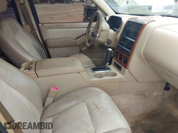 ✅ 2006 Ford Explorer Eddie Bauer • VIN: 1FMEU64846ZA06669 • Lot: 42619662. Wystawiony na IAAI z przebiegiem 200 586 mil. Bezpłatny archiwum sprzedaży aukcyjnych z USA i szczegółowy raport historii pojazdu na DreamBid. Zdjęcie 5.