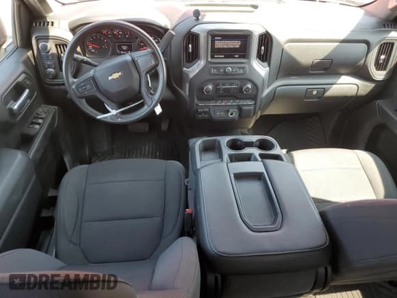 ✅ 2021 Chevrolet Silverado 1500 Custom • VIN: 1GCRYBEK3MZ126361 • Lot: 68019694. Wystawiony na Copart z przebiegiem 87 352 mil. Bezpłatny archiwum sprzedaży aukcyjnych z USA i szczegółowy raport historii pojazdu na DreamBid. Zdjęcie 8.