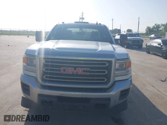 ✅ 2016 GMC Sierra 2500HD • VIN: 1GT12REG2GF226881 • Lot: 42854728. Wystawiony na IAAI z przebiegiem 364 491 mil. Bezpłatny archiwum sprzedaży aukcyjnych z USA i szczegółowy raport historii pojazdu na DreamBid. Zdjęcie 6.
