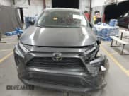 ✅ 2023 Toyota RAV4 LE • VIN: 2T3H1RFV6PC220306 • Lot: 43660739. Wystawiony na IAAI z przebiegiem 30 922 mil. Bezpłatny archiwum sprzedaży aukcyjnych z USA i szczegółowy raport historii pojazdu na DreamBid. Zdjęcie 12.
