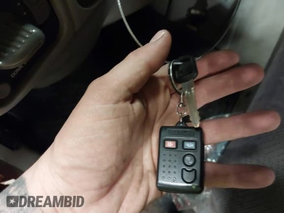 ✅ 1996 Chevrolet Silverado 1500 • VIN: 1GCEK19R9TE174096 • Lot: 43746619. Wystawiony na IAAI z przebiegiem 272 843 mil. Bezpłatny archiwum sprzedaży aukcyjnych z USA i szczegółowy raport historii pojazdu na DreamBid. Zdjęcie 11.