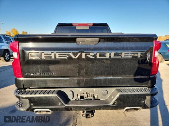 ✅ 2022 Chevrolet Silverado 1500 LT Trail Boss • VIN: 3GCPYFED9NG107136 • Lot: 90358475. Wystawiony na Copart z przebiegiem 62 544 mil. Bezpłatny archiwum sprzedaży aukcyjnych z USA i szczegółowy raport historii pojazdu na DreamBid. Zdjęcie 6.