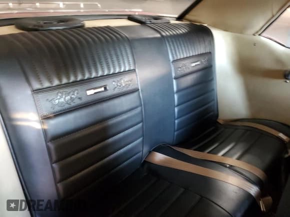 ✅ 1965 Ford Mustang • VIN: 5F07C743299 • Lot: 71421815. Wystawiony na Copart z przebiegiem 35 904 mil. Bezpłatny archiwum sprzedaży aukcyjnych z USA i szczegółowy raport historii pojazdu na DreamBid. Zdjęcie 10.