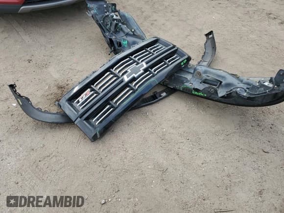 ✅ 2015 Chevrolet Silverado 1500 LTZ • VIN: 3GCUKSEC7FG364883 • Lot: 43343135. Wystawiony na Copart z przebiegiem 173 178 mil. Bezpłatny archiwum sprzedaży aukcyjnych z USA i szczegółowy raport historii pojazdu na DreamBid. Zdjęcie 12.