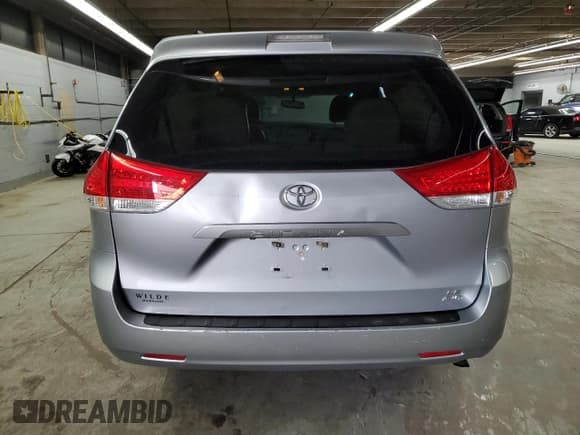 ✅ 2014 Toyota Sienna LE • VIN: 5TDJK3DC2ES080491 • Lot: 60749925. Listed on Copart with 162,669 mi. Free auction sales archive from the USA and detailed vehicle history report at DreamBid. Image 6.