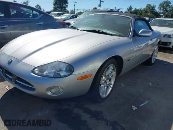 ✅ 2001 Jaguar XK • VIN: SAJDA42C91NA18938 • Lot: 43357157. Wystawiony na IAAI z przebiegiem 59 683 mil. Bezpłatny archiwum sprzedaży aukcyjnych z USA i szczegółowy raport historii pojazdu na DreamBid. Zdjęcie 17.