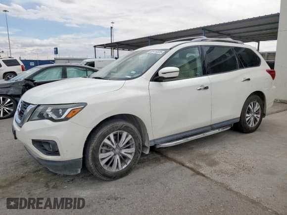 ✅ 2019 Nissan Pathfinder SV • VIN: 5N1DR2MN0KC641204 • Lot: 62415325. Wystawiony na Copart z przebiegiem 135 137 mil. Bezpłatny archiwum sprzedaży aukcyjnych z USA i szczegółowy raport historii pojazdu na DreamBid. Zdjęcie 1.