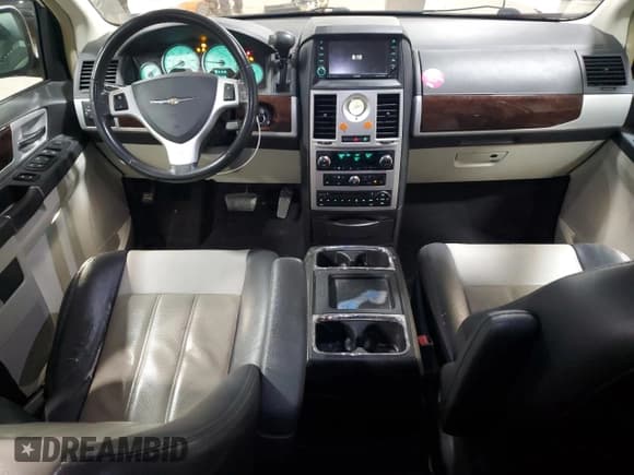 ✅ 2010 Chrysler Town & Country Touring Plus • VIN: 2A4RR8D15AR415282 • Lot: 89908155. Wystawiony na Copart z przebiegiem 176 738 mil. Bezpłatny archiwum sprzedaży aukcyjnych z USA i szczegółowy raport historii pojazdu na DreamBid. Zdjęcie 8.