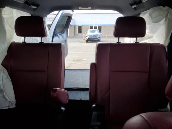 ✅ 2023 Lexus GX 460 Luxury • VIN: JTJGM7BX6P5351074 • Lot: 92220265. Wystawiony na Copart z przebiegiem 38 941 mil. Bezpłatny archiwum sprzedaży aukcyjnych z USA i szczegółowy raport historii pojazdu na DreamBid. Zdjęcie 10.