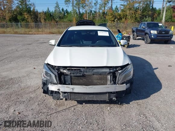 ✅ 2015 Mercedes-Benz CLA 250 • VIN: WDDSJ4EB8FN164461 • Lot: 43783324. Wystawiony na IAAI z przebiegiem 161 220 mil. Bezpłatny archiwum sprzedaży aukcyjnych z USA i szczegółowy raport historii pojazdu na DreamBid. Zdjęcie 11.
