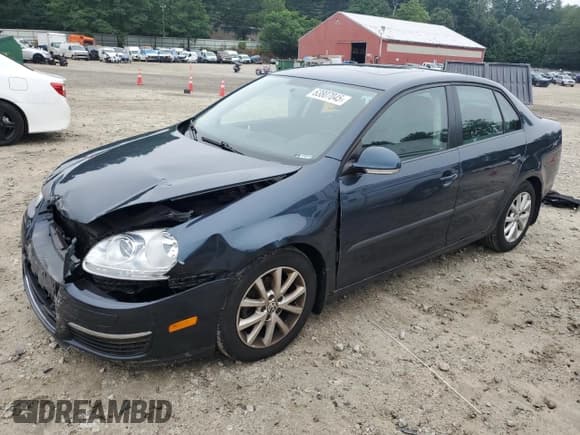 ✅ 2010 Volkswagen Jetta SE • VIN: 3VWRZ7AJ2AM141385 • Лот: 63807045. Опубликован ранее на Copart с пробегом 129 915 миль. Бесплатный доступ к архиву аукционных продаж из США и подробный отчёт об истории автомобиля на DreamBid. Изображение 1.