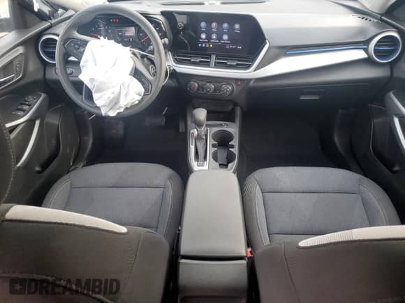 2024 Chevrolet Trax LS с VIN KL77LFE28RC126165, выставлен на аукционе Copart как лот 64843565 с пробегом 22 207 миль миль и Списание • Salvage title. История ставок и продаж доступна на DreamBid. Изображение 8.