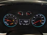 ✅ 2023 Chevrolet Traverse LS • VIN: 1GNERFKW7PJ231053 • Lot: 68473214. Wystawiony na Copart z przebiegiem 37 012 mil. Bezpłatny archiwum sprzedaży aukcyjnych z USA i szczegółowy raport historii pojazdu na DreamBid. Zdjęcie 9.